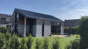 Moderne vrijstaande villa in Tzummarum